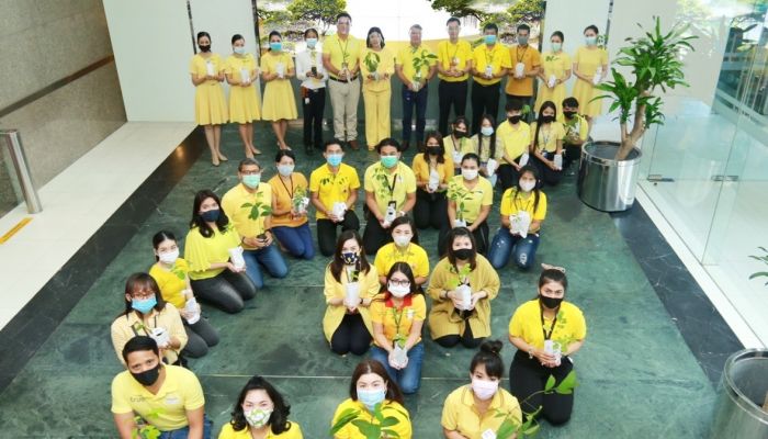 ชาวทรู ร่วมสืบสานพระราชปณิธานรัชกาลที่ 9 ปลูกต้นไม้คืนผืนแผ่นดิน พร้อมแสดงพลังสวมเสื้อเหลืองน้อมรำลึกเนื่องในวันสวรรคต