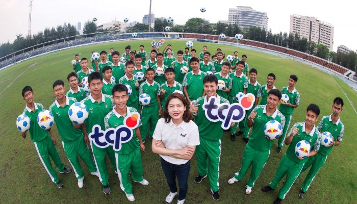 กลุ่มธุรกิจ TCP ปลุกพลังเยาวชน ส่งต่อโอกาสทางกีฬา มอบลูกฟุตบอลทั่วไทย