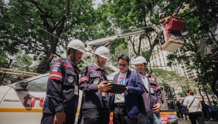 ทรู สร้างทัศนียภาพเมืองมหานคร ร่วมกับ การไฟฟ้านครหลวง กทม. และภาคีเครือข่าย รื้อสายสื่อสารบนเสาไฟฟ้าลงใต้ดิน ถนนวิทยุเส้นแรกปี 68