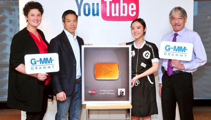 Youtube ประเทศไทย แสดงความยินดีกับ พลอยชมพู ศิลปินไทยคนแรกที่มีผู้ติดตามเกิน 1 ล้านคน