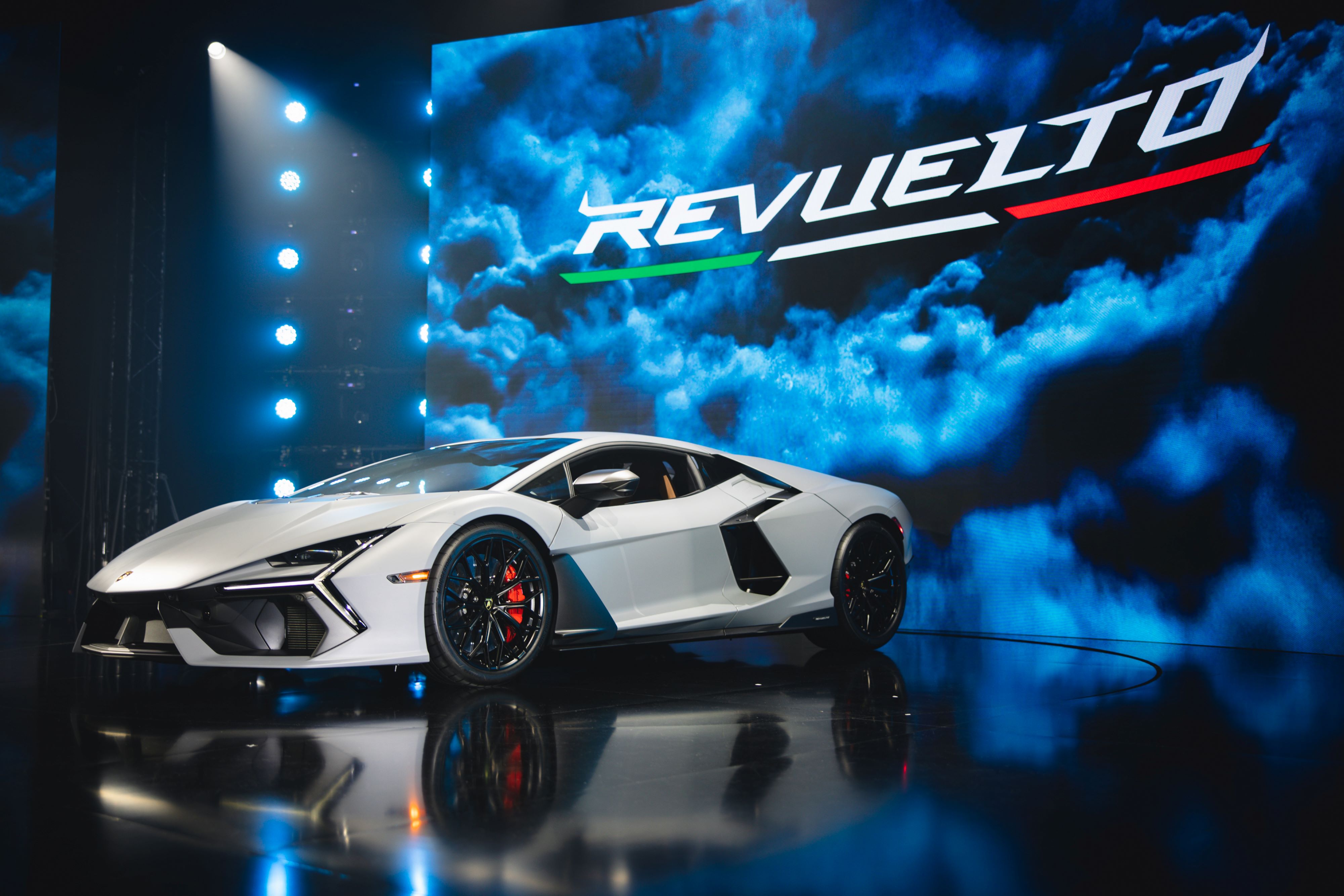 เรนาสโซ มอเตอร์ เผยโฉม Lamborghini Revuelto เครื่องยนต์ V12 สมรรถนะสูงรุ่นแรกของแบรนด์ เฉลิมฉลองครบรอบ 60 ปีแห่งค่ายกระทิงดุ