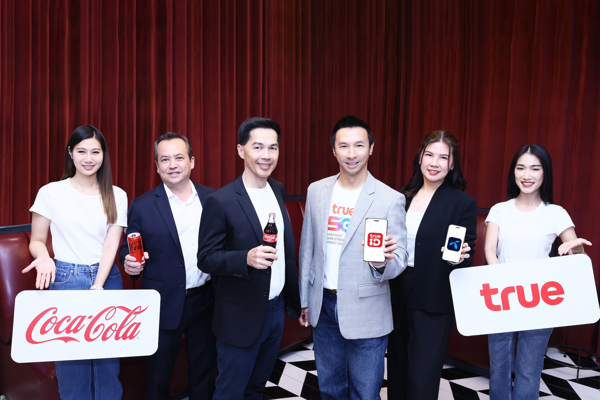 ผู้ใช้ True - dtac ดับร้อนกับ Coke X True ลดฉ่ำสูงสุด 50% หรือแลกฟรี 'โค้ก' ทั่วไทย ที่ร้านดังทั่วประเทศ ถึง 30 มิถุนายนนี้