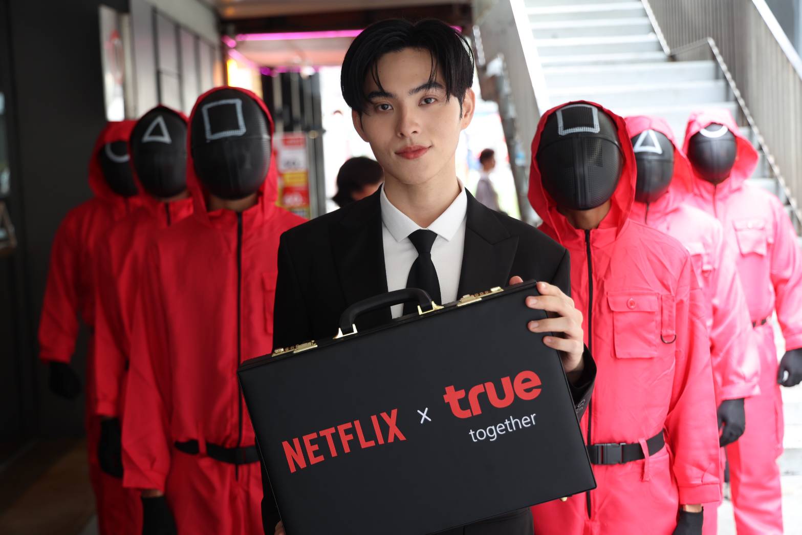 ทรู จัดให้สุขสุดขีด 'True Super Netflix' เสิร์ฟความบันเทิงให้ชมได้ทุกที่ ทุกเวลา คมชัดทุกอุปกรณ์ทั้งแพ็กเกจมือถือรายเดือนและเน็ตบ้านทรู เริ่มต้นเพียง 499 บาท!!